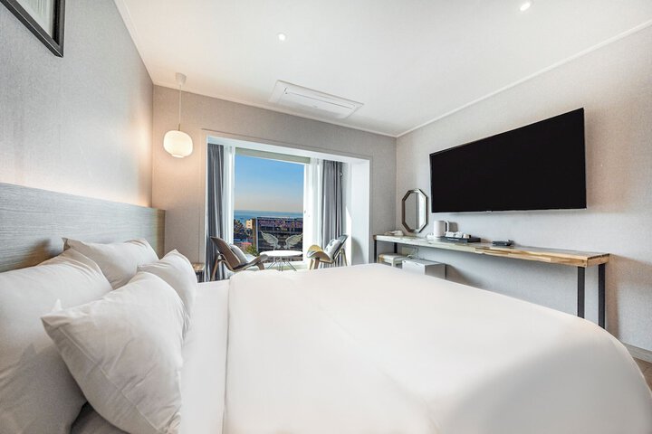 Room 9 of 39
