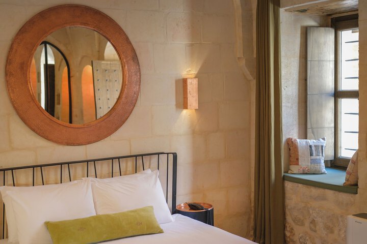 Room 10 of 85