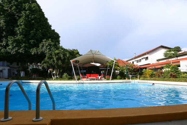 Hotel with Pool