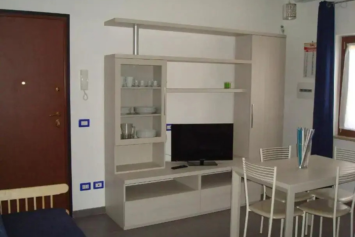 Room 3 of 10