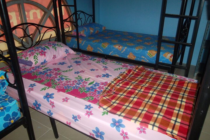 Room 10 of 32