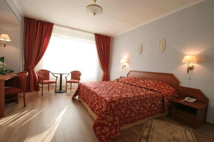 Room 8 of 8