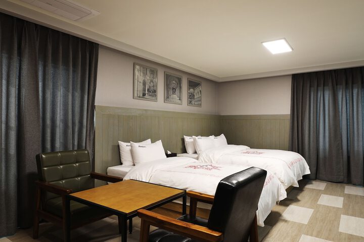Room 26 of 146