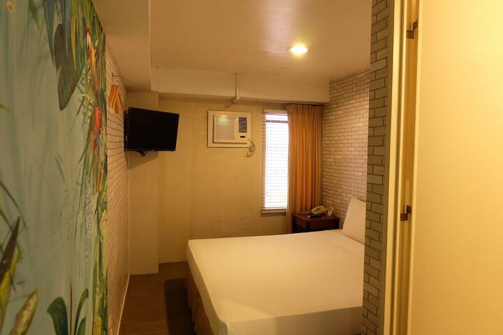 Room 10 of 89