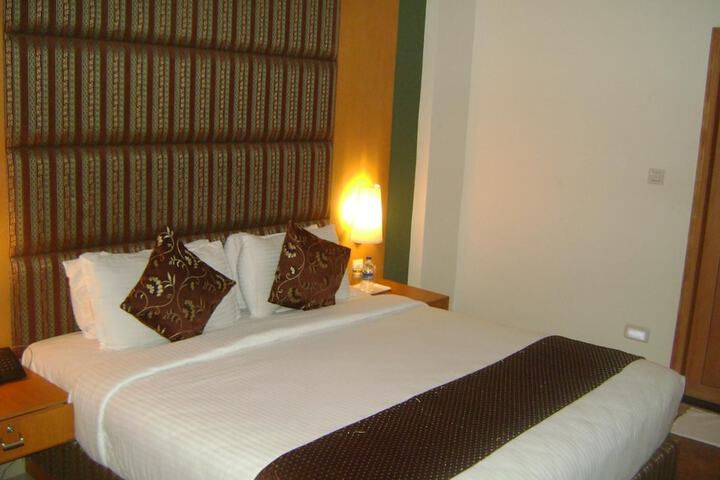 Room 8 of 31