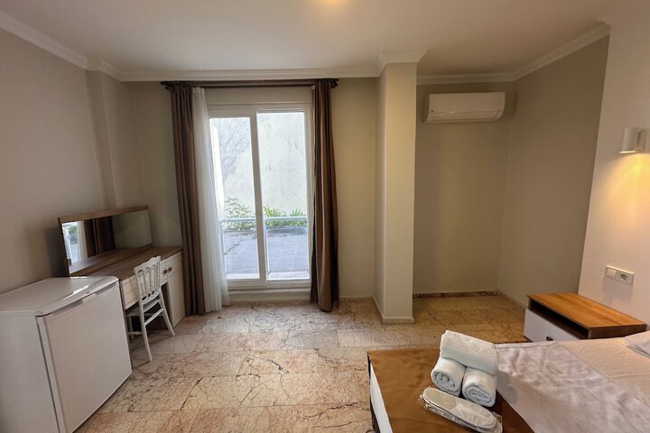 Room 4 of 171