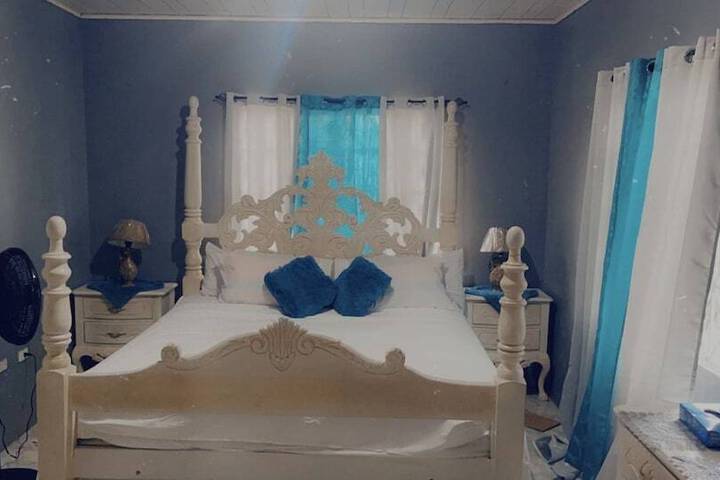 Room 4 of 10