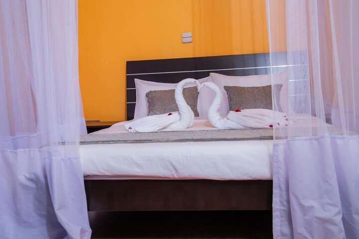 Room 8 of 34