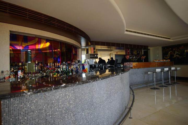Lounge 58 of 61