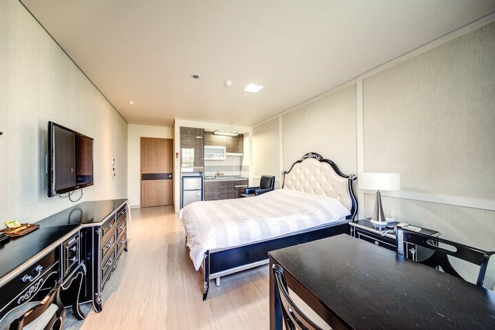 Room 4 of 39