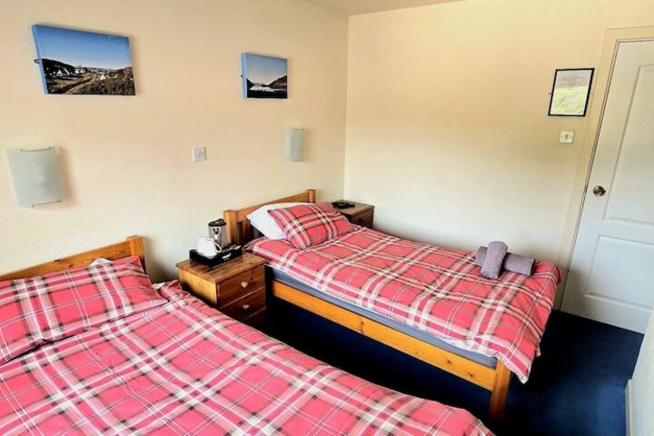 Room 10 of 34