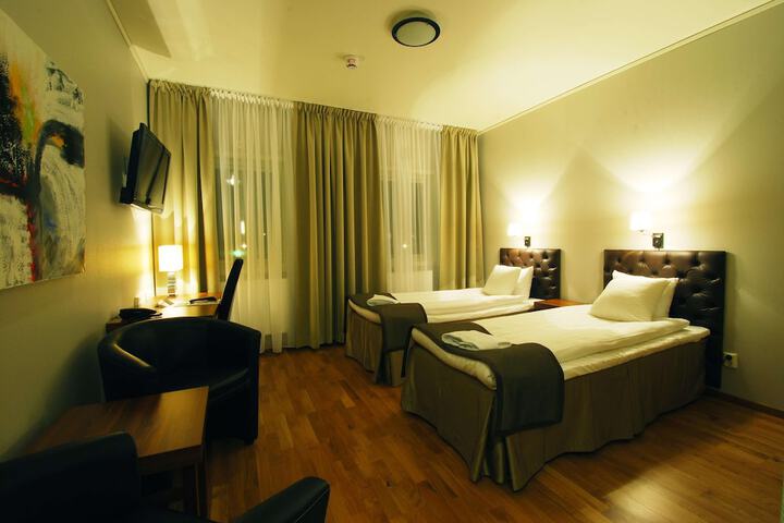 Room 6 of 27