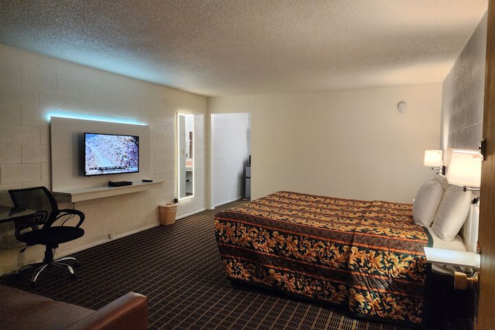 Room 14 of 37