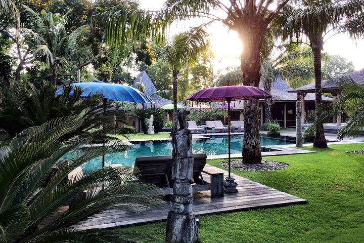 Hotel with Pool