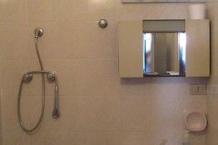 Room 2 of 30