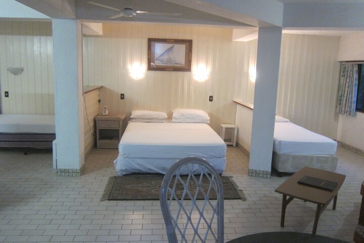 Room 6 of 63