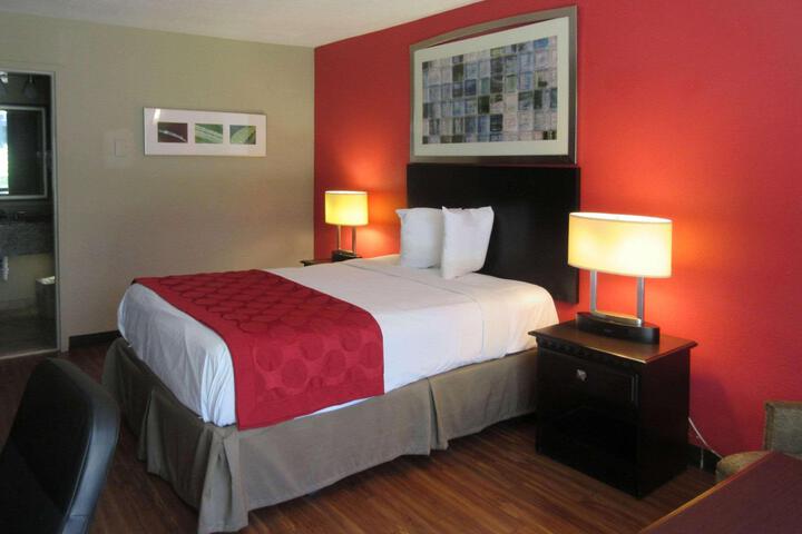 1 Queen Bed (1 of 17)