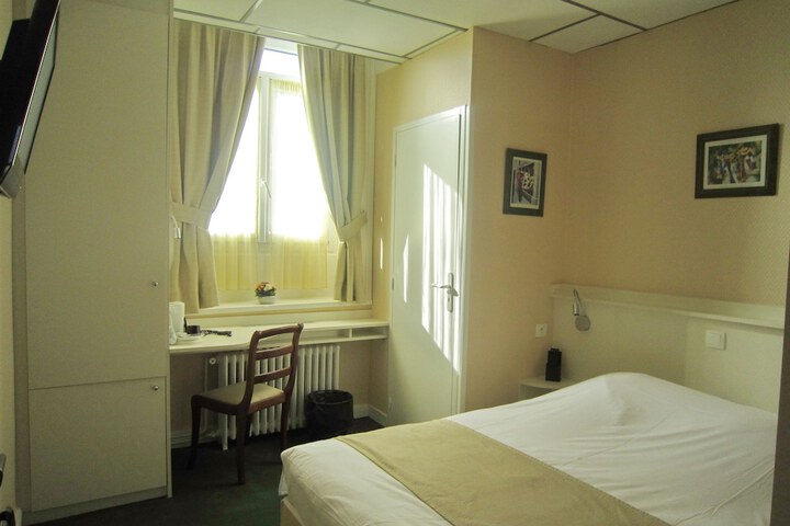 Room 5 of 70