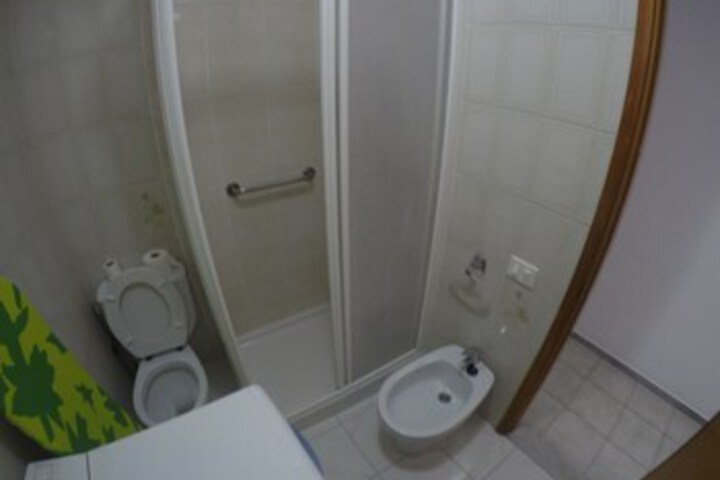 Room 5 of 12