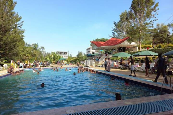 Pool 11 of 26
