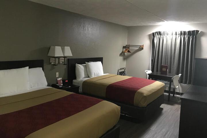 1 Queen Bed (2 of 13)