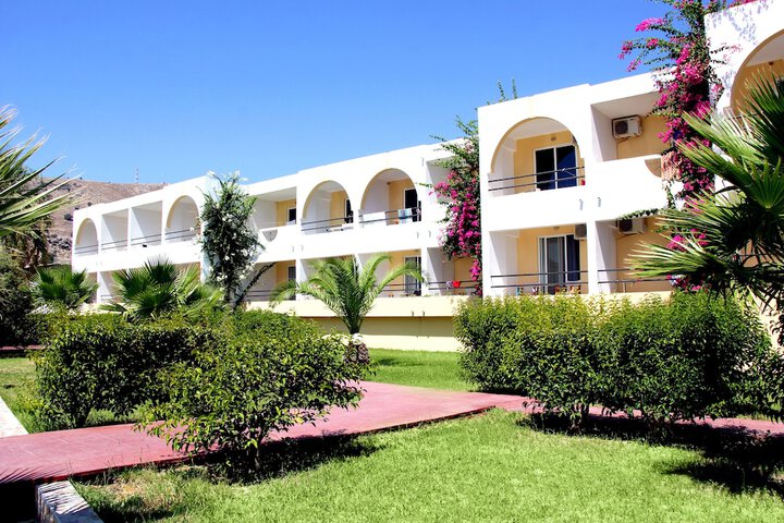 Hotel Exterior 99 of 109