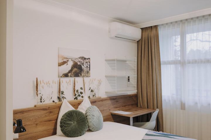 Room 12 of 38