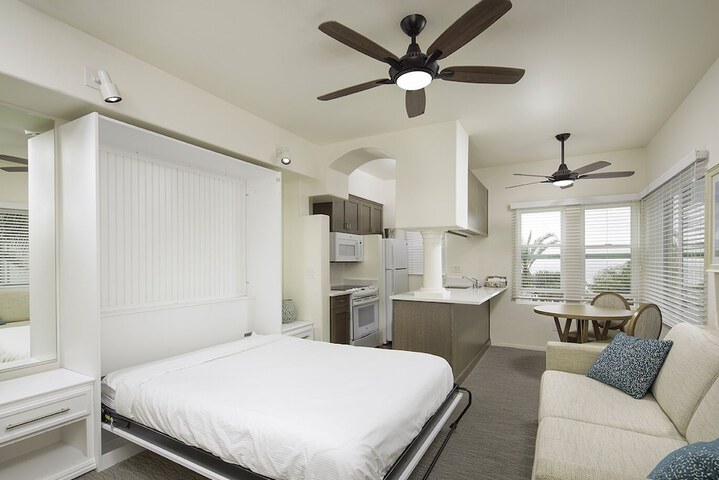 Room 4 of 18