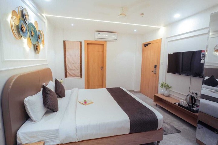 Room 9 of 34