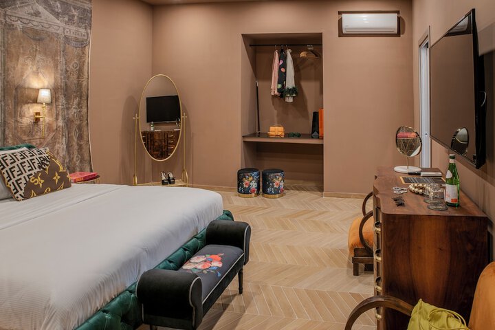 Room 25 of 43