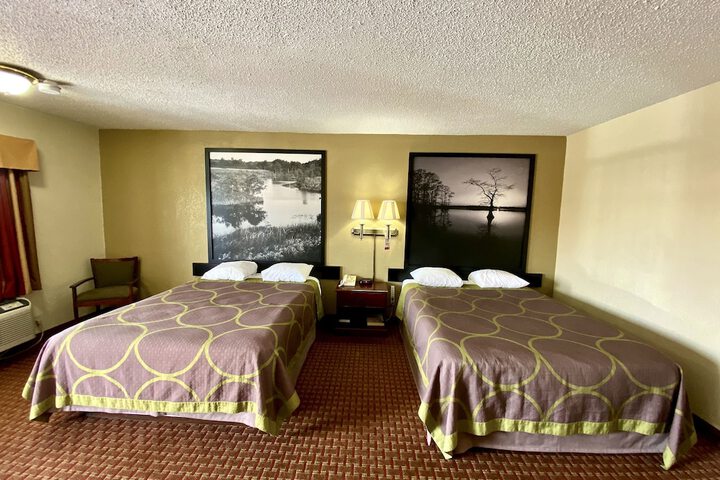 2 Queen Beds (7 of 14)