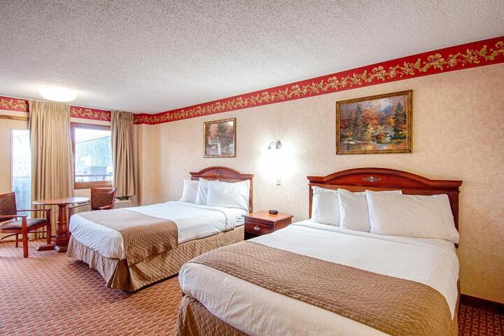 2 Queen Beds (6 of 15)