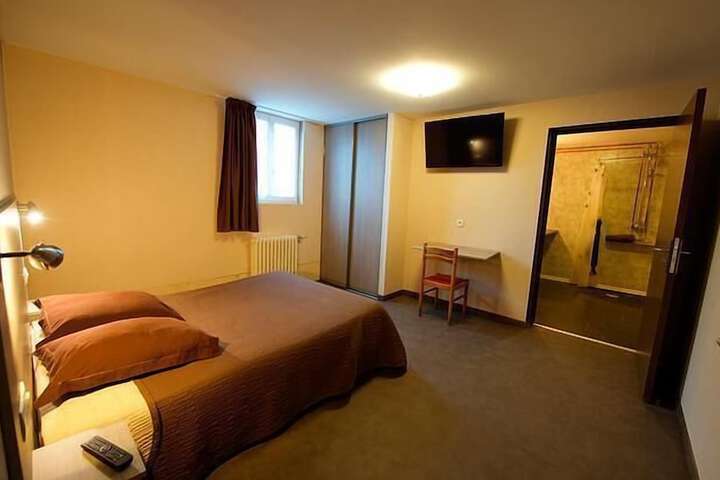 Room 6 of 42