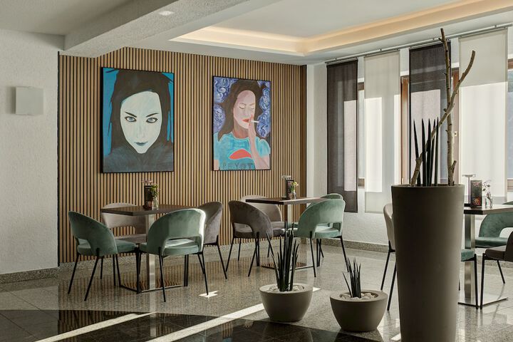 Entrance & Lobby
