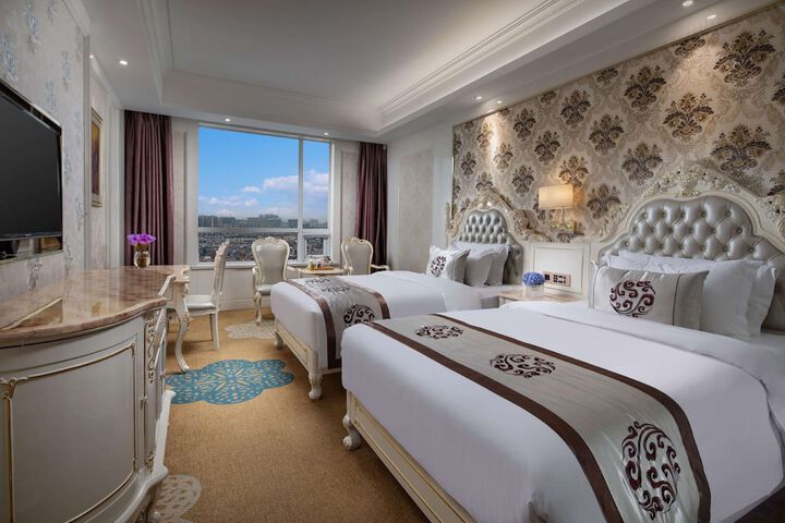 Room 3 of 16