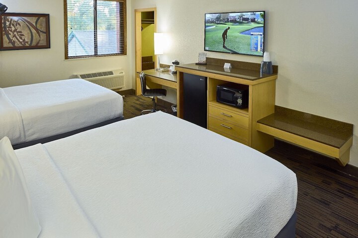 Economy Queen Bed Accessible (3 of 3)