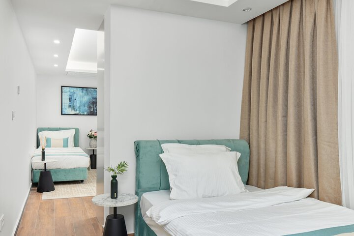 Room 8 of 48