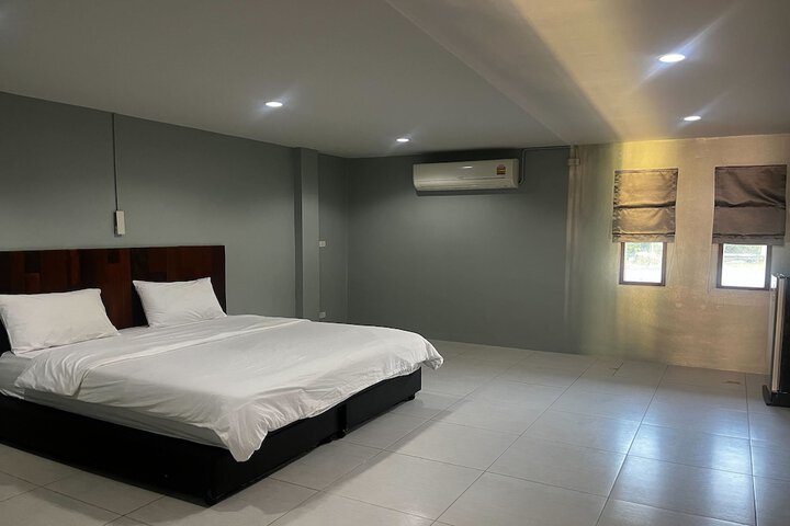 Room 2 of 53
