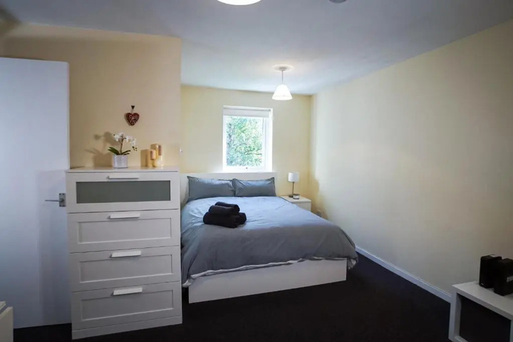 Room 2 of 8