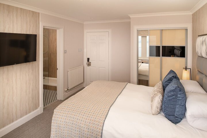 Room 33 of 80