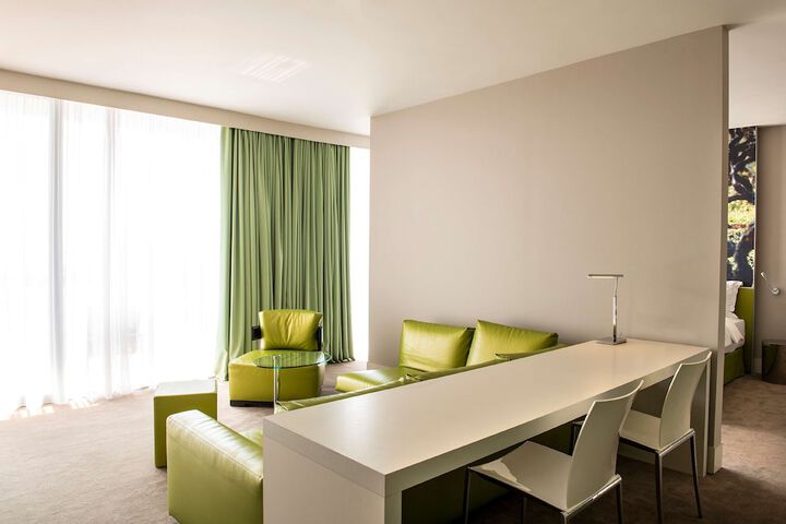 Room 52 of 310