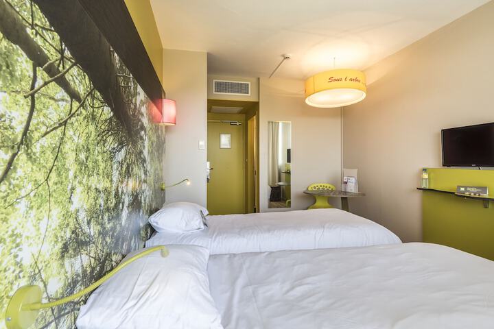Room 7 of 116
