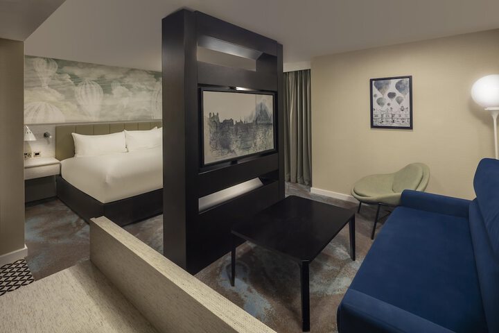 Room 76 of 179