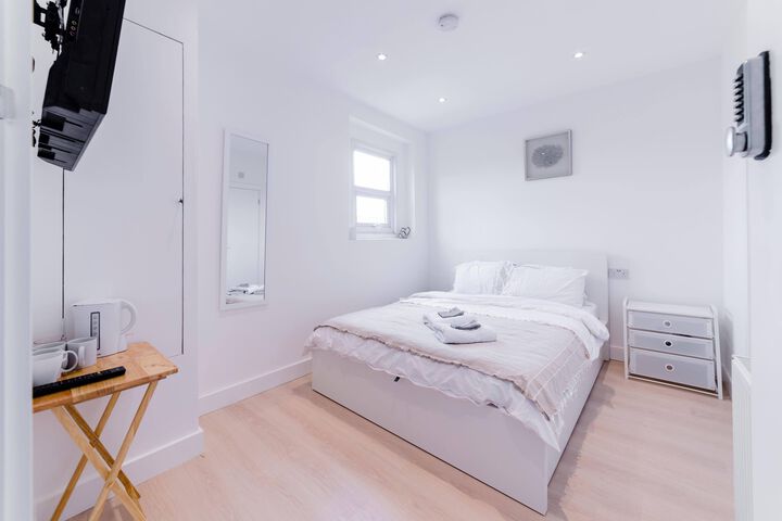 Room 8 of 10