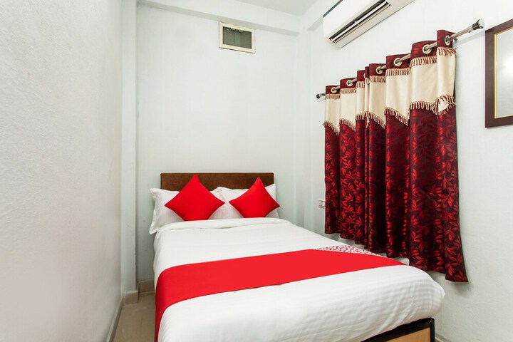 Room 4 of 16