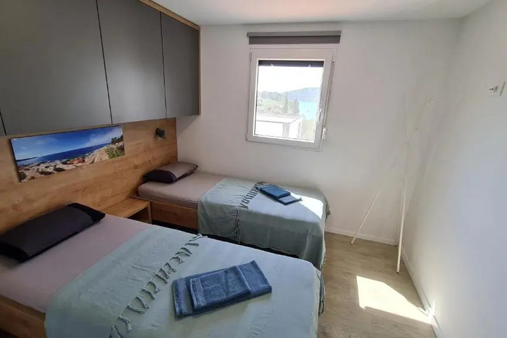 Room 5 of 13