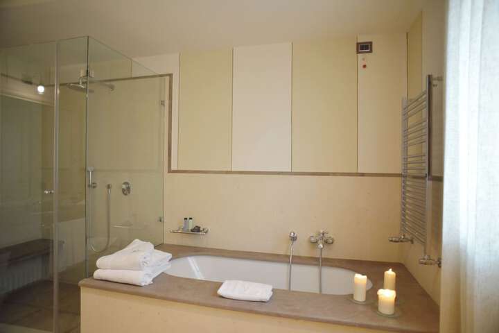 Room 170 of 216