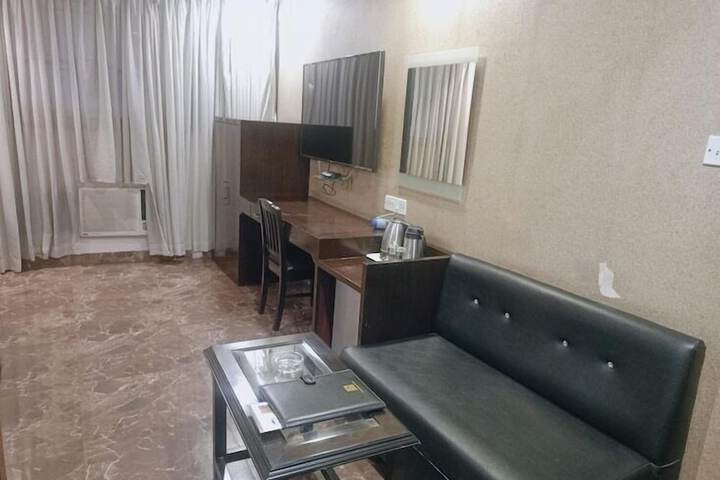Room 28 of 48