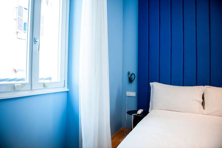Room 43 of 188