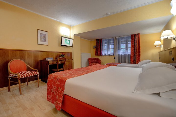 Room 5 of 111